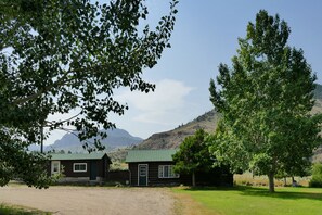 Property entrance - Trail Shop Inn (Cody)