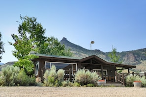 Property grounds - Trail Shop Inn (Cody)