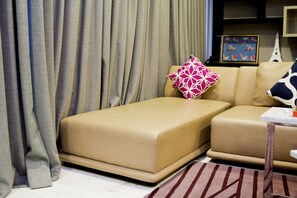Deluxe Family Suite, 3 Bedrooms | Iron/ironing board, rollaway beds, free WiFi