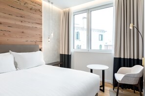 Room, 1 Queen Bed (View)