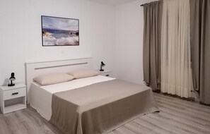 2 عدّة غرف نوم وواي فاي مجانًا وملاءات أسرّة