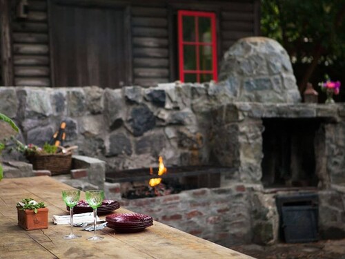 Eristäytynyt tila lampi ja puutarhat, vain muutaman askeleen päässä rannasta ja keskustasta