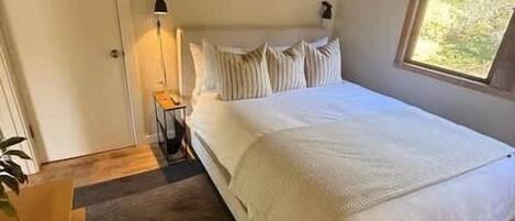 3 habitaciones, tabla de planchar con plancha, cuna de viaje y wifi