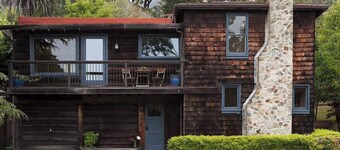 池と庭園のある閑静な土地、ビーチとダウンタウンからすぐ