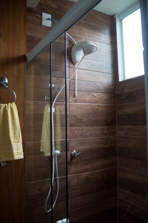 Superior-Zweibettzimmer | Dusche im Bad