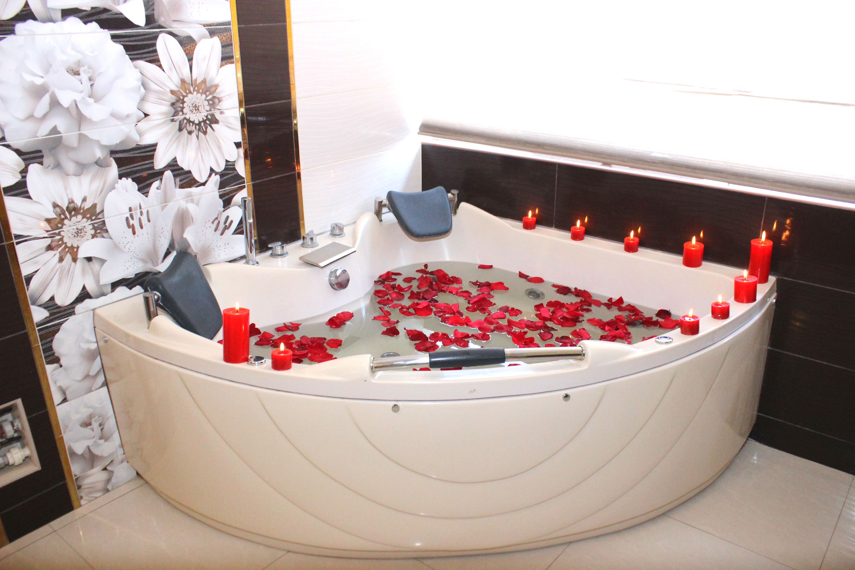 Sviitti, 1 suuri parisänky | Tallelokero huoneessa, työpöytä, ilmainen Wi-Fi, vuodevaatteet