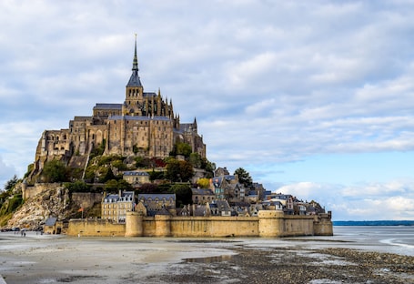 Exterior. ibis Pontorson Baie du Mont-Saint-Michel