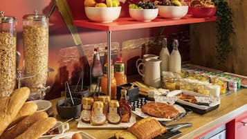 Petit déjeuner buffet servi tous les jours en supplément
