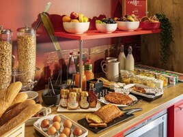 Se ofrece un desayuno bufé todos los días (por un coste adicional)