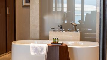 Royal Suite | 1 bedroom, premium bedding, minibar, in-room safe