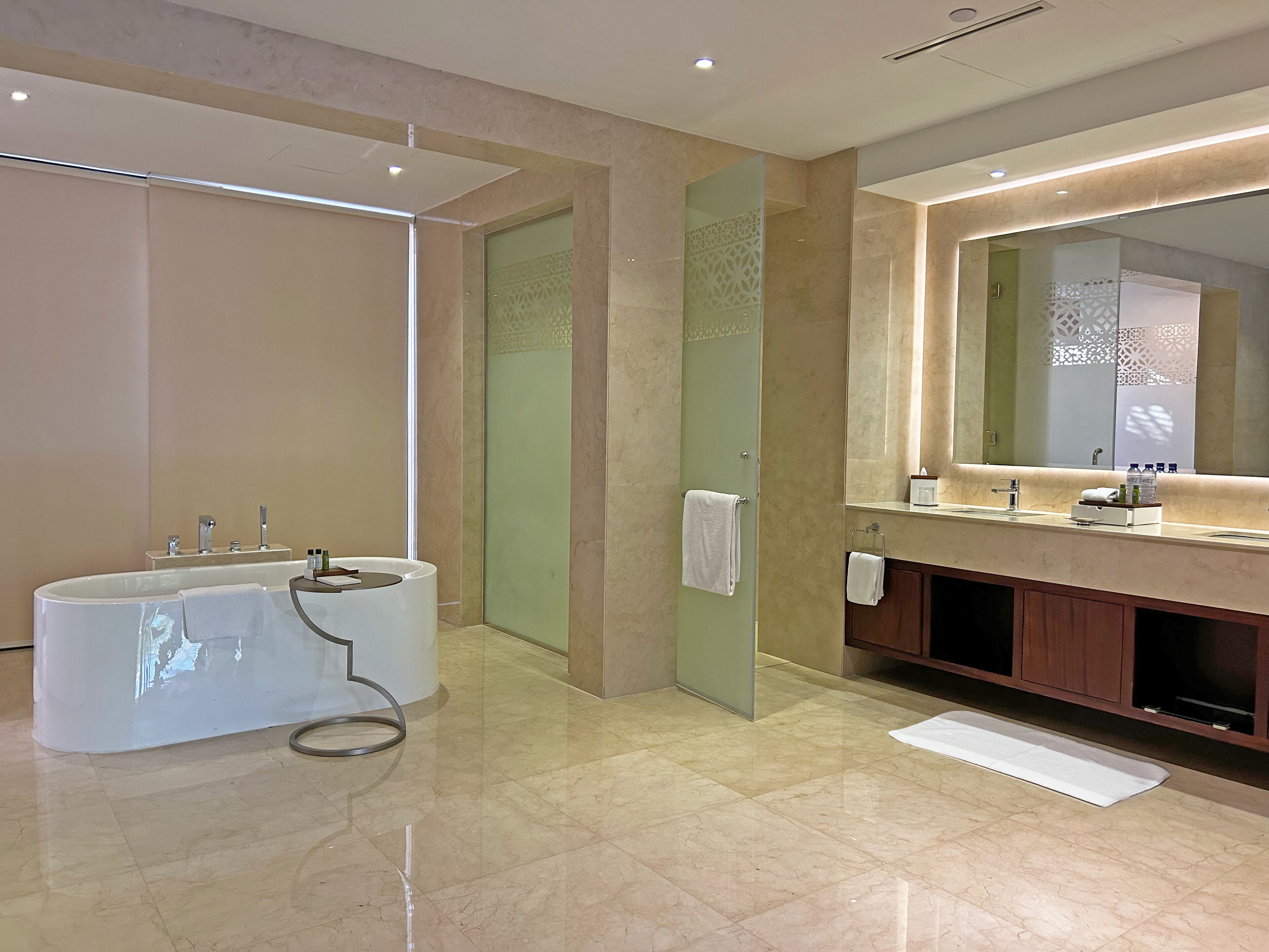 Dúplex ejecutivo | Baño | Bañera y ducha independientes y bañera profunda