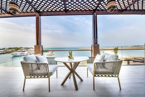 Habitación exclusiva | Ropa de cama de alta calidad, minibar, caja fuerte y escritorio