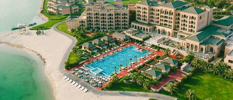 1 bedroom, premium bedding, minibar, in-room safe