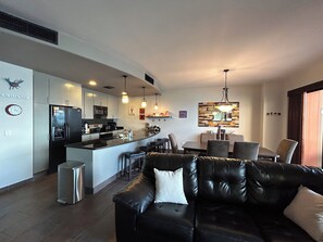 Smart TV, DVD player, books, stereo - Stunning 2 Bedroom 2 Bath With Bonus Bunk Bed Room (Puerto Peñasco)