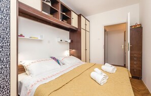 2 bedrooms, in-room safe, travel cot, free WiFi - Awesome apartment in Lovran with WiFi (Lovran)