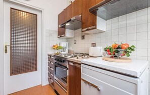 Fridge, stovetop, coffee/tea maker