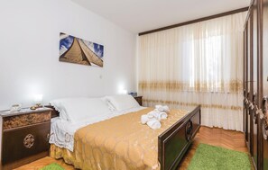 2 bedrooms, in-room safe, travel cot, free WiFi