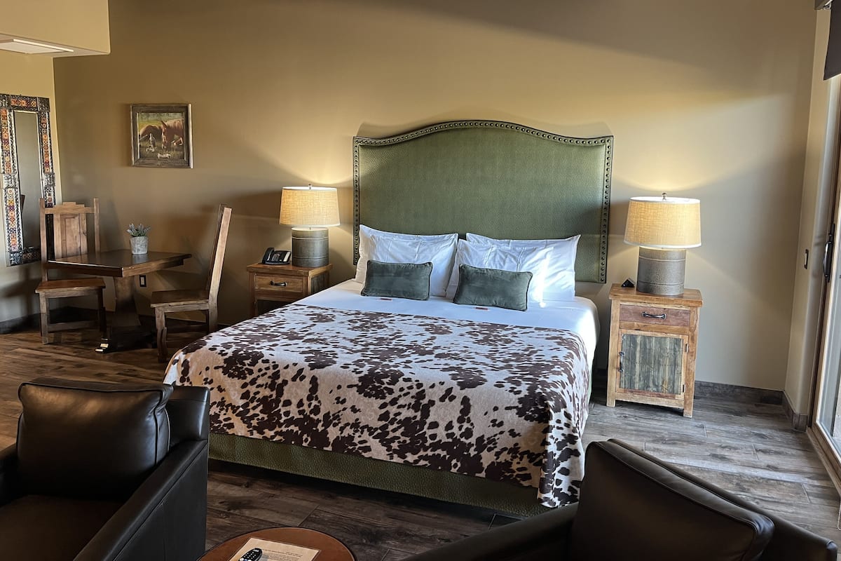 Indian Fig Room | Premium bedding, pillowtop beds, in-room safe, individually decorated