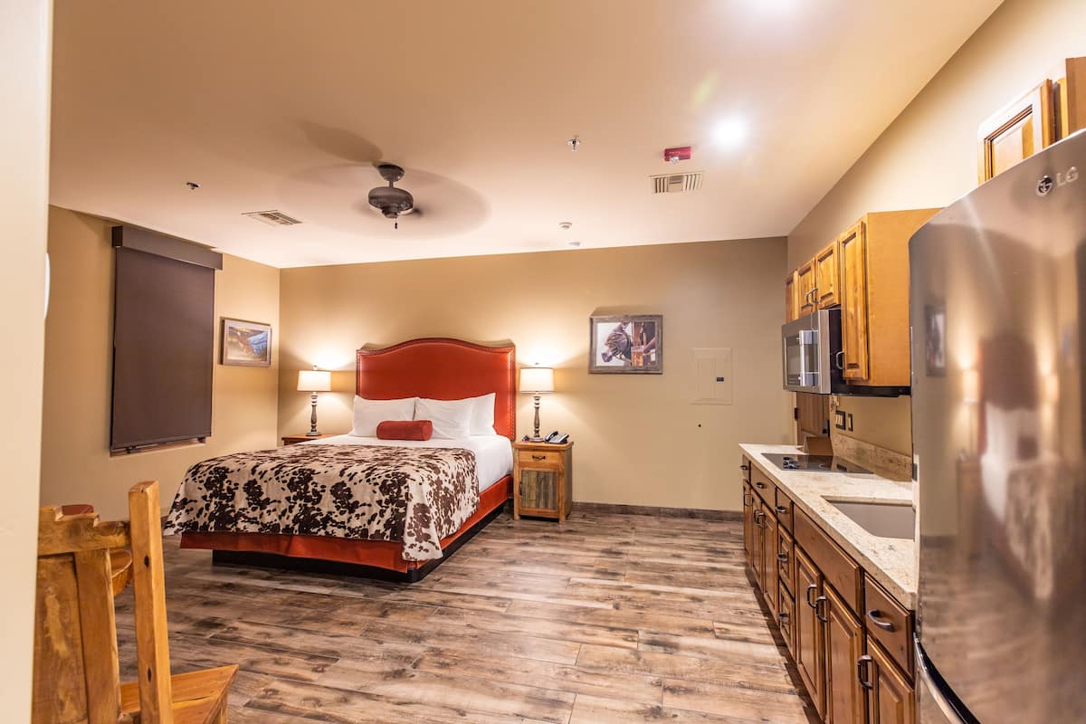 Smooth Room | Premium bedding, pillowtop beds, in-room safe, individually decorated