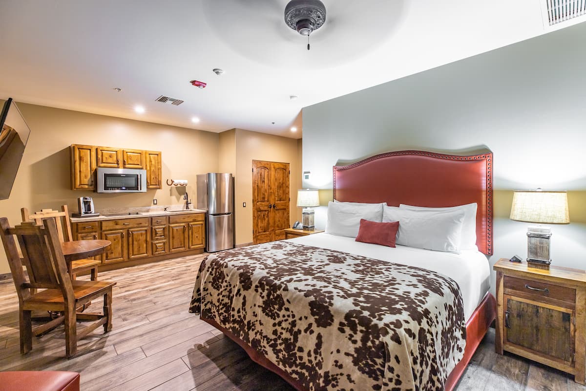 Tulip Room | Premium bedding, pillowtop beds, in-room safe, individually decorated