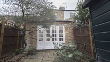 House (3 Bedrooms) | Terrace/patio