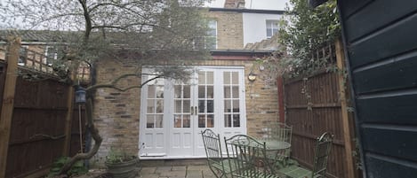 House (3 Bedrooms) | Terrace/patio