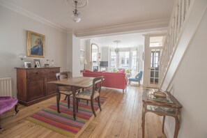 Maison (3 Bedrooms) | Salle de séjour | Téléviseur à écran plat