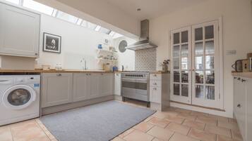 House (3 Bedrooms) | Private kitchen