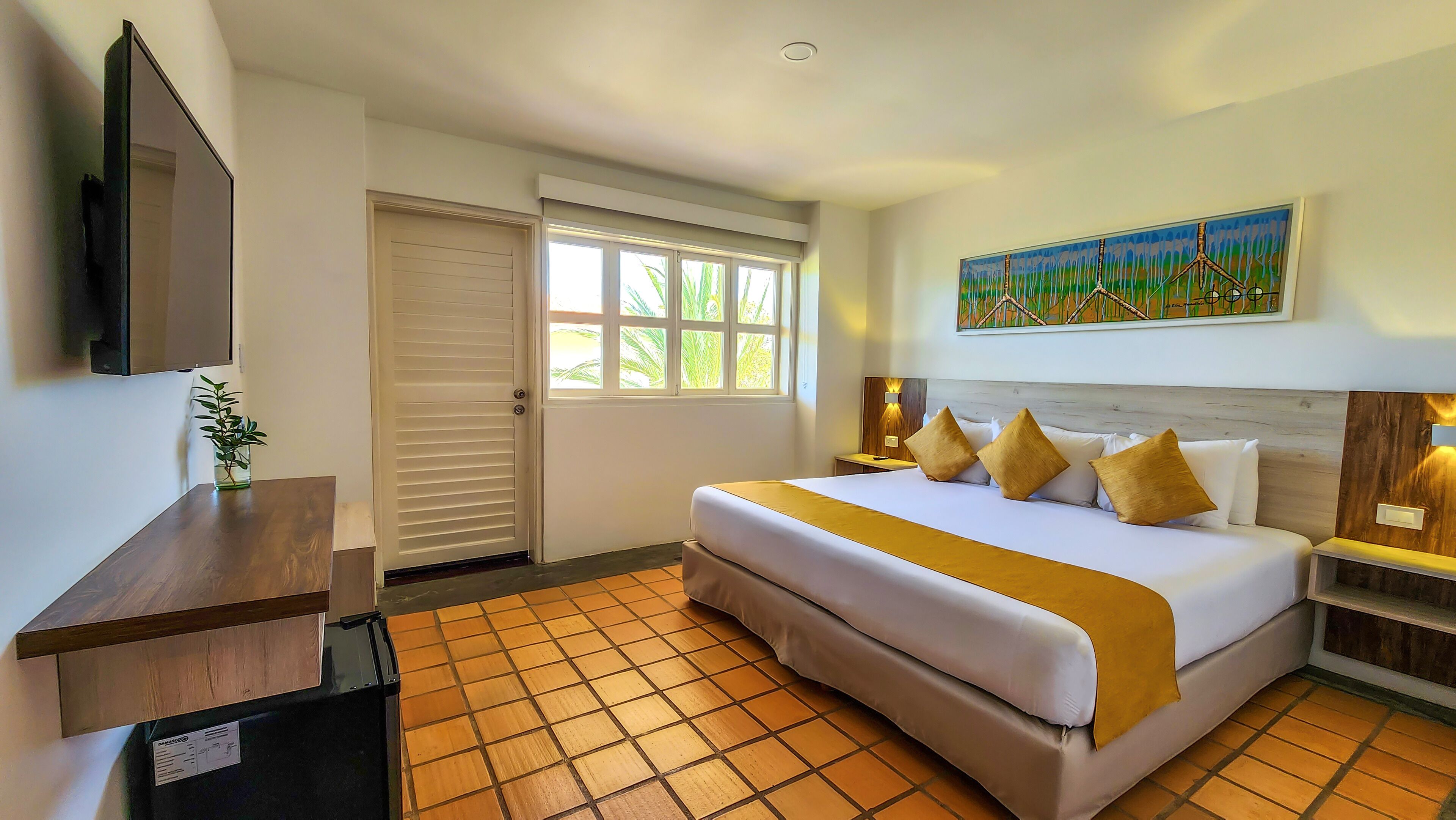 Premium bedding, in-room safe, blackout curtains, free WiFi