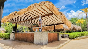 Poolside bar - Sunsol Ecoland (Matasiete)