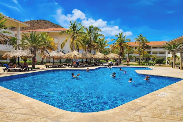6 outdoor pools, open 9:00 AM to 7:00 PM, free cabanas, pool umbrellas