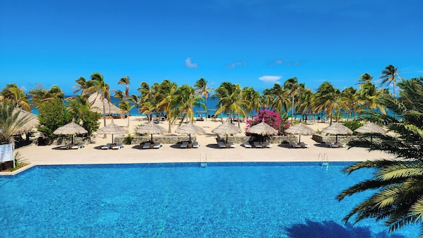 6 outdoor pools, open 9:00 AM to 7:00 PM, free cabanas, pool umbrellas - Sunsol Ecoland (Matasiete)