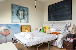 Apartment (1 Bedroom) | Living room