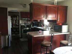 Frigorifero, microonde, forno, piano cottura