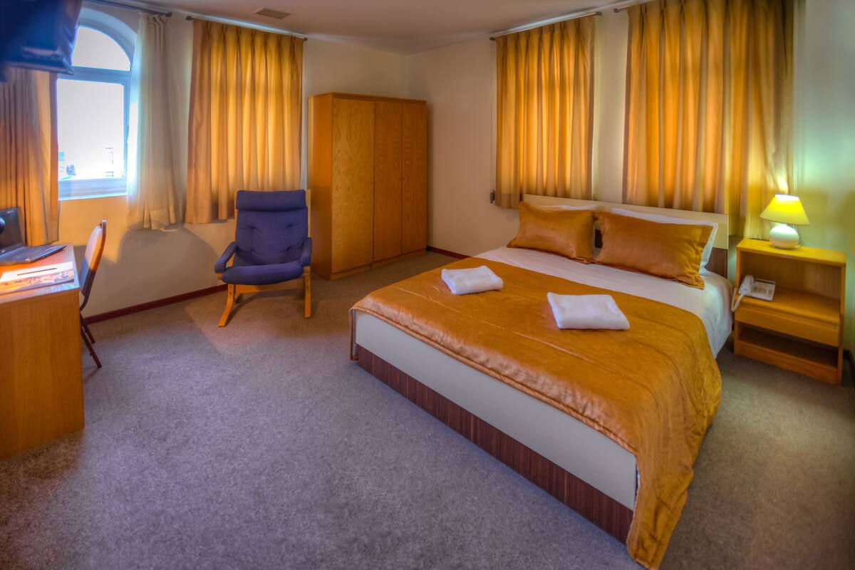 Standard Double or Twin Room | Premium bedding, in-room safe, desk, soundproofing