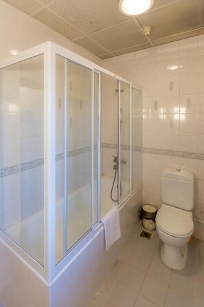 Quadrupla Standard | Bagno | Vasca e doccia separate, vasca da bagno a immersione totale