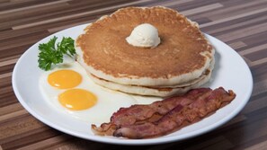 Café da manhã com buffet grátis todos os dias