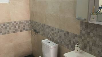 Rumah Standar, 1 kamar tidur | Kamar mandi | Shower, pengering rambut, handuk, dan sampo
