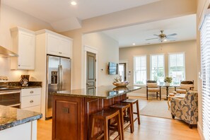 Fridge, microwave, oven, stovetop - Spacious 4 BR Townhouse Walking Distance to the Beach and Boardwalk  (412B) (Virginia Beach)