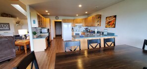 Dining - ON MOUNTAINTOP with amazing lake and island views! (Holiday Island)