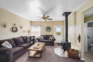 Smart TV, DVD player, stereo