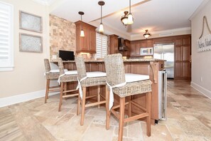 Fridge, microwave, oven, stovetop - Coastal, upgraded, & luxurious w/beach and pool views! ✨ (Fort Walton Beach)