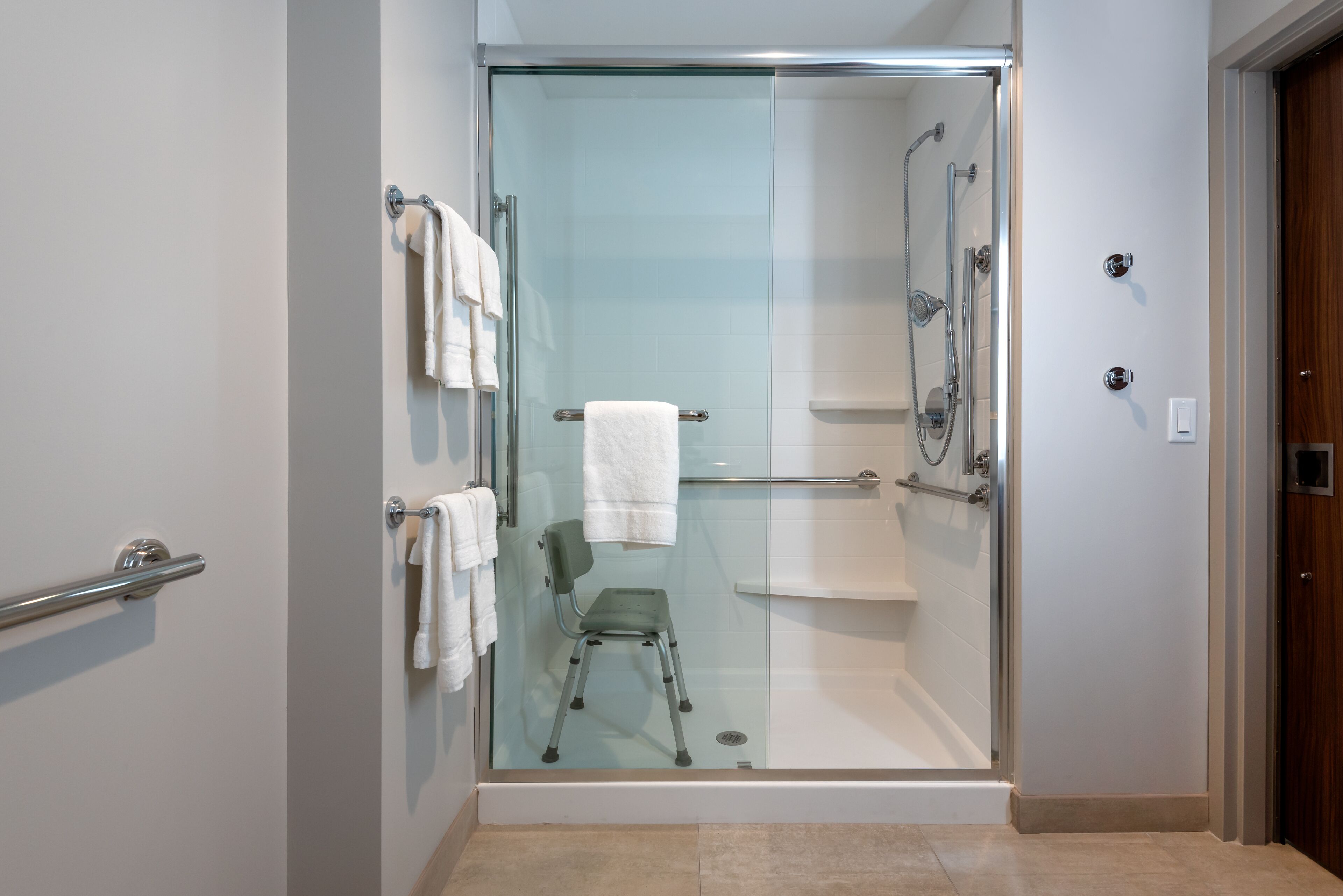 combined shower/bathtub, free toiletries, hair dryer, towels