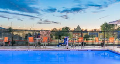 Holiday Inn Express & Suites Lake Havasu - London Bridge by IHG