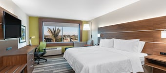 Holiday Inn Express & Suites Lake Havasu - London Bridge by IHG