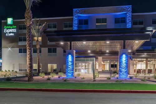 Holiday Inn Express & Suites Lake Havasu - London Bridge by IHG