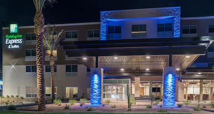 Holiday Inn Express & Suites Lake Havasu - London Bridge by IHG