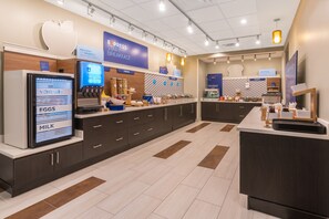 فطور كامل مجانًا يوميًا