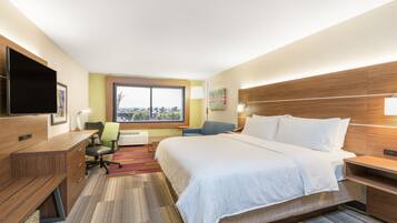 Edredones de plumas, caja fuerte, escritorio