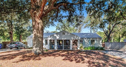 *PROFESSIONALLY CLEANED COASTAL • Beach Chic Coastal Villa! Clean w/ Large Yard!
